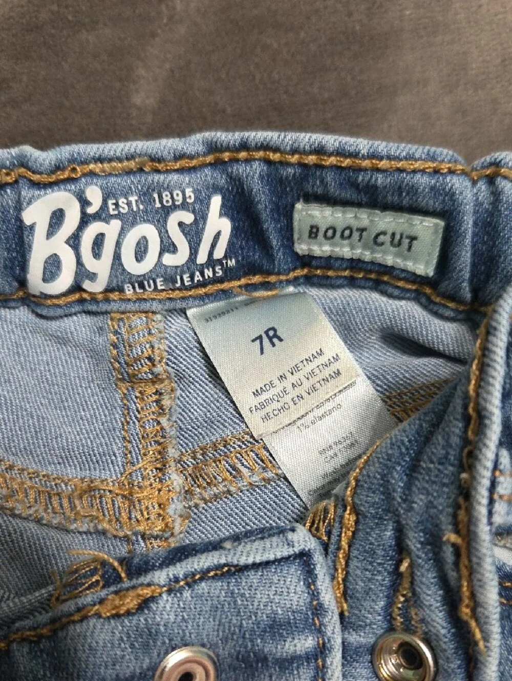 Light Wash Flare Jeans in Blue